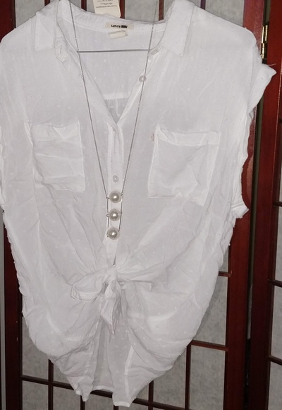 LAST CHANCELevi's Button Down Sleeveless Blouse - Picture 3 of 8